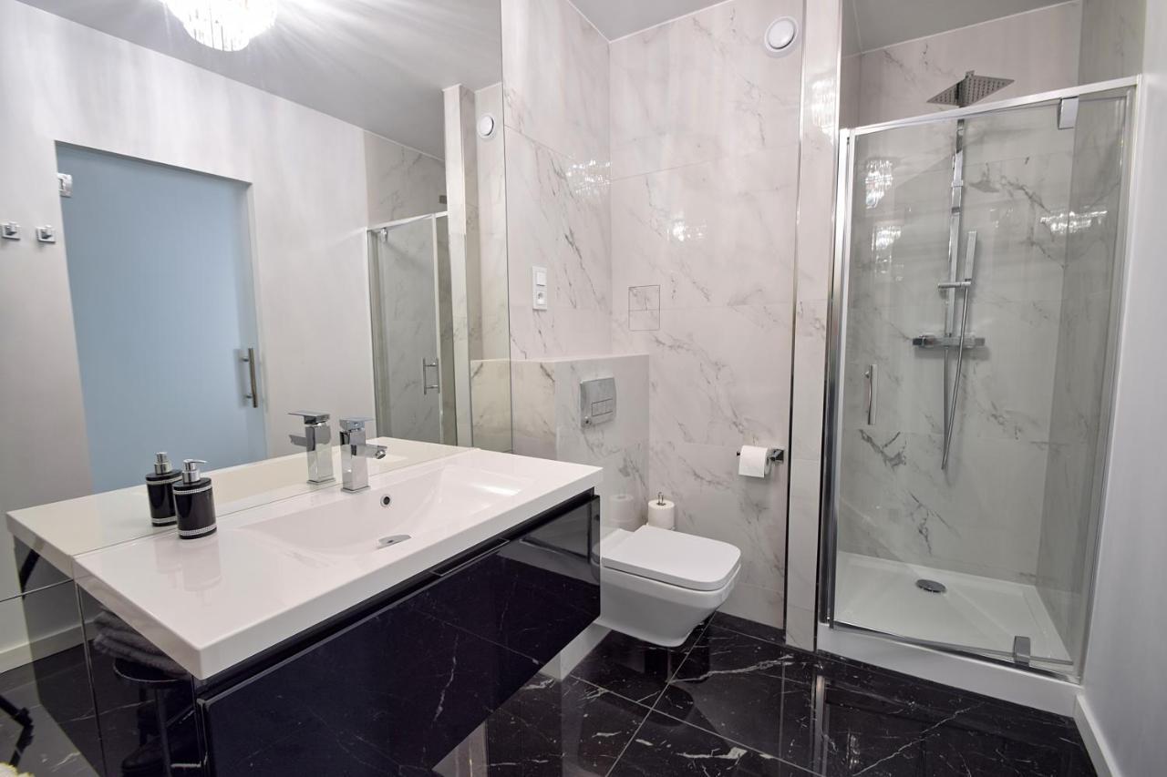 Crystal Apartament 80M Od Plazy, Przy Latarni Morskiej Kołobrzeg Esterno foto